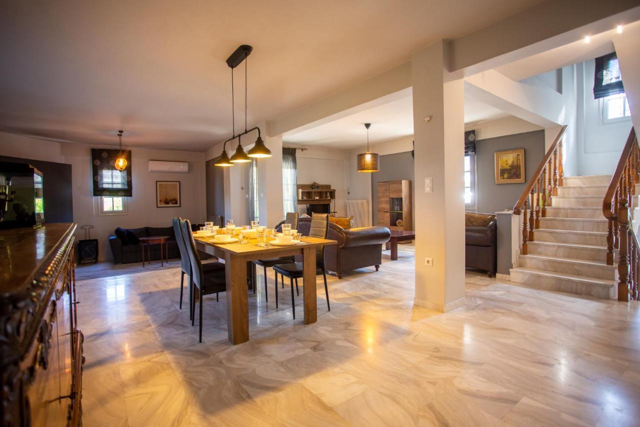 Τraditional Fully Detached Villa On A Luxurious Hillock Of Thessaloniki With Its Own Garden Also For Family & Wedding Gatherings For 10 To 25 People Only 15 Minutes From Airport Dış mekan fotoğraf