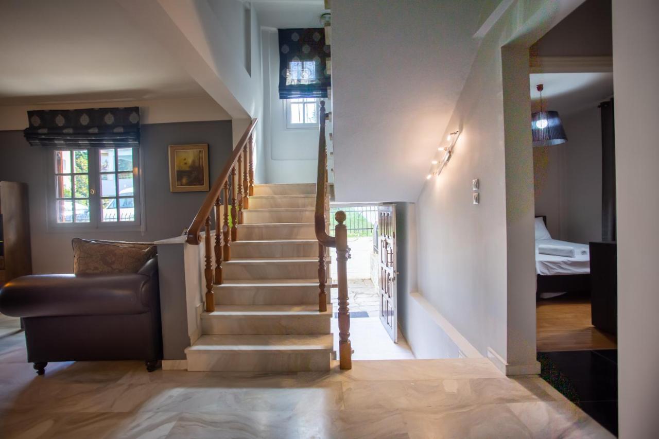 Τraditional Fully Detached Villa On A Luxurious Hillock Of Thessaloniki With Its Own Garden Also For Family & Wedding Gatherings For 10 To 25 People Only 15 Minutes From Airport Dış mekan fotoğraf