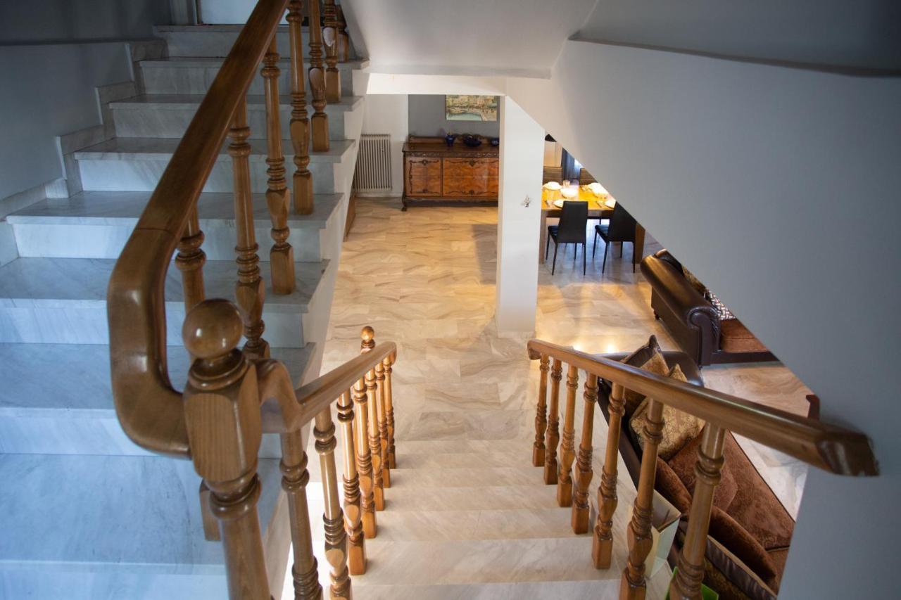 Τraditional Fully Detached Villa On A Luxurious Hillock Of Thessaloniki With Its Own Garden Also For Family & Wedding Gatherings For 10 To 25 People Only 15 Minutes From Airport Dış mekan fotoğraf