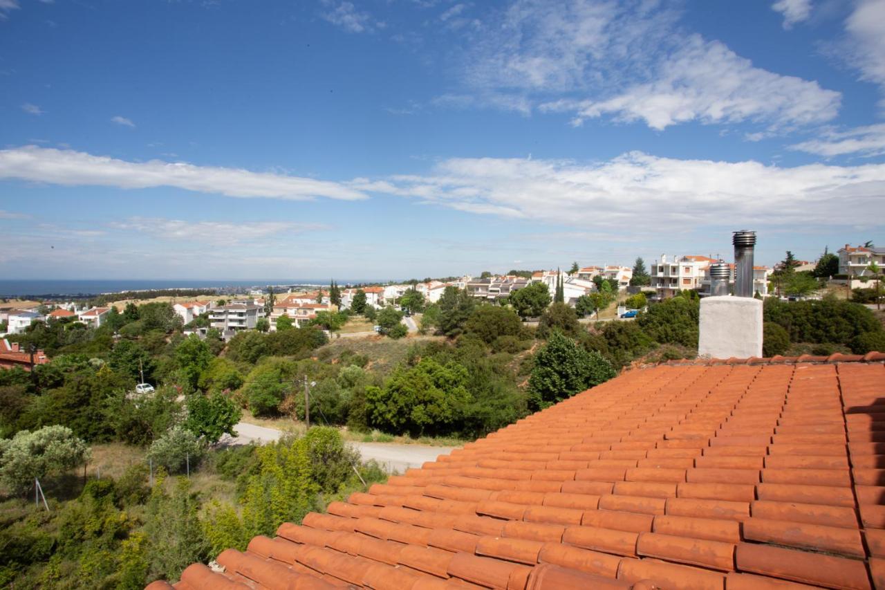 Τraditional Fully Detached Villa On A Luxurious Hillock Of Thessaloniki With Its Own Garden Also For Family & Wedding Gatherings For 10 To 25 People Only 15 Minutes From Airport Dış mekan fotoğraf