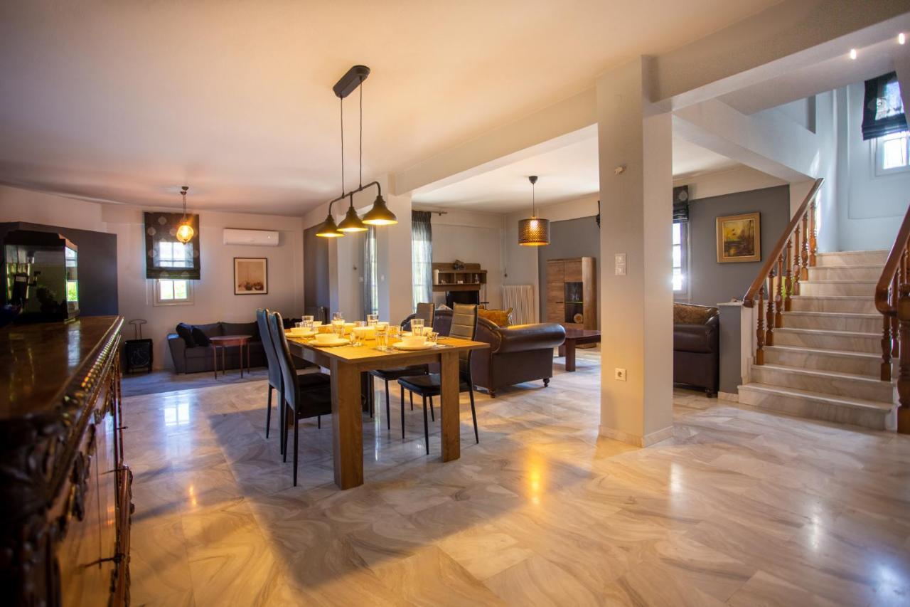 Τraditional Fully Detached Villa On A Luxurious Hillock Of Thessaloniki With Its Own Garden Also For Family & Wedding Gatherings For 10 To 25 People Only 15 Minutes From Airport Dış mekan fotoğraf