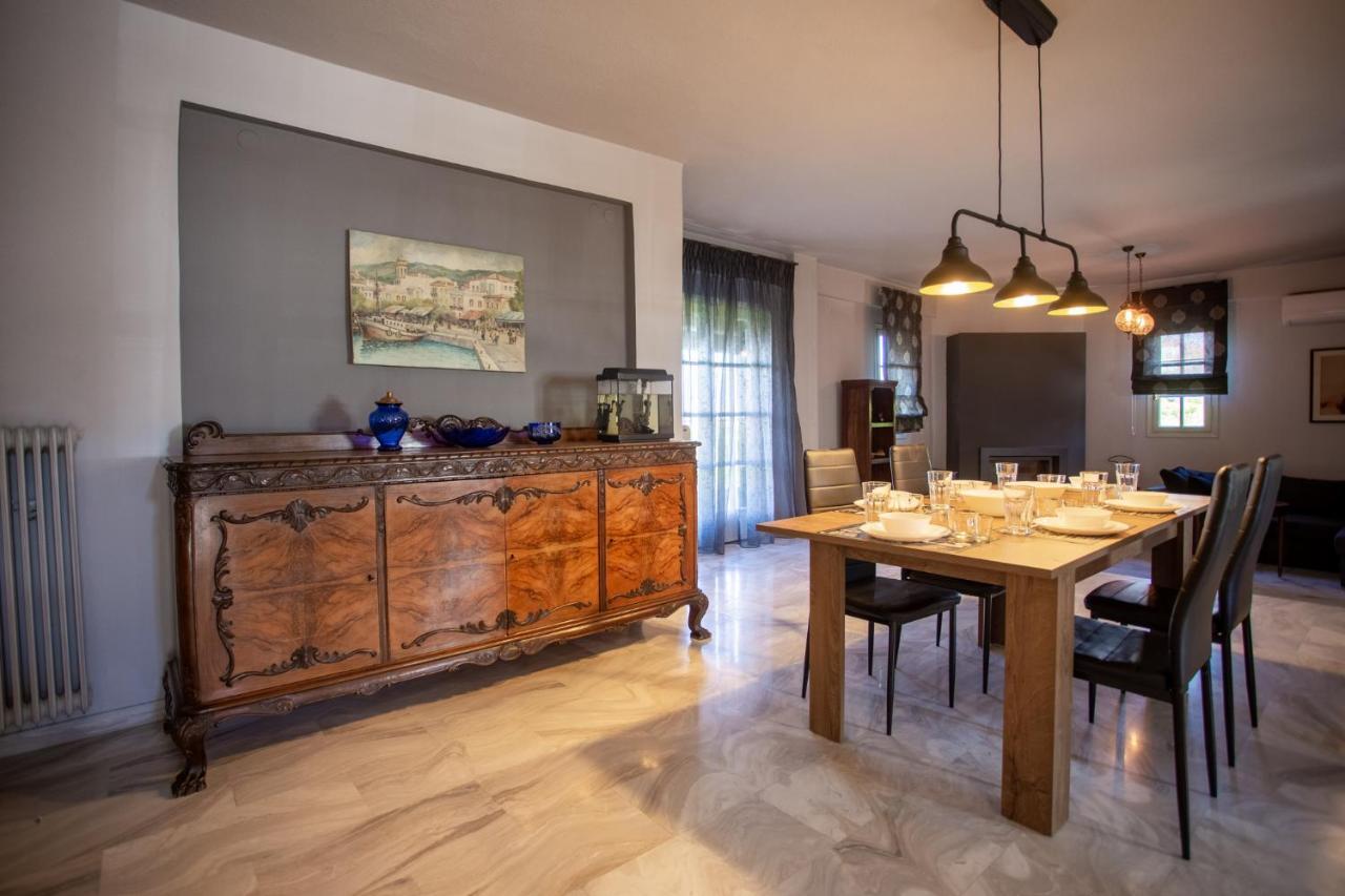 Τraditional Fully Detached Villa On A Luxurious Hillock Of Thessaloniki With Its Own Garden Also For Family & Wedding Gatherings For 10 To 25 People Only 15 Minutes From Airport Dış mekan fotoğraf