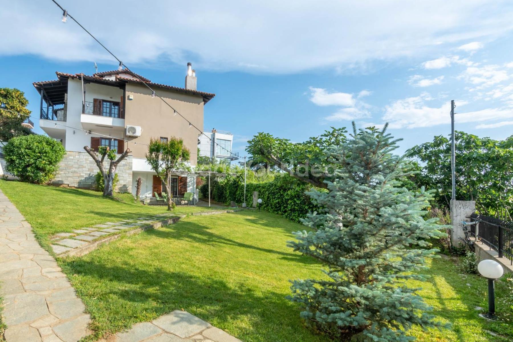 Τraditional Fully Detached Villa On A Luxurious Hillock Of Thessaloniki With Its Own Garden Also For Family & Wedding Gatherings For 10 To 25 People Only 15 Minutes From Airport Dış mekan fotoğraf