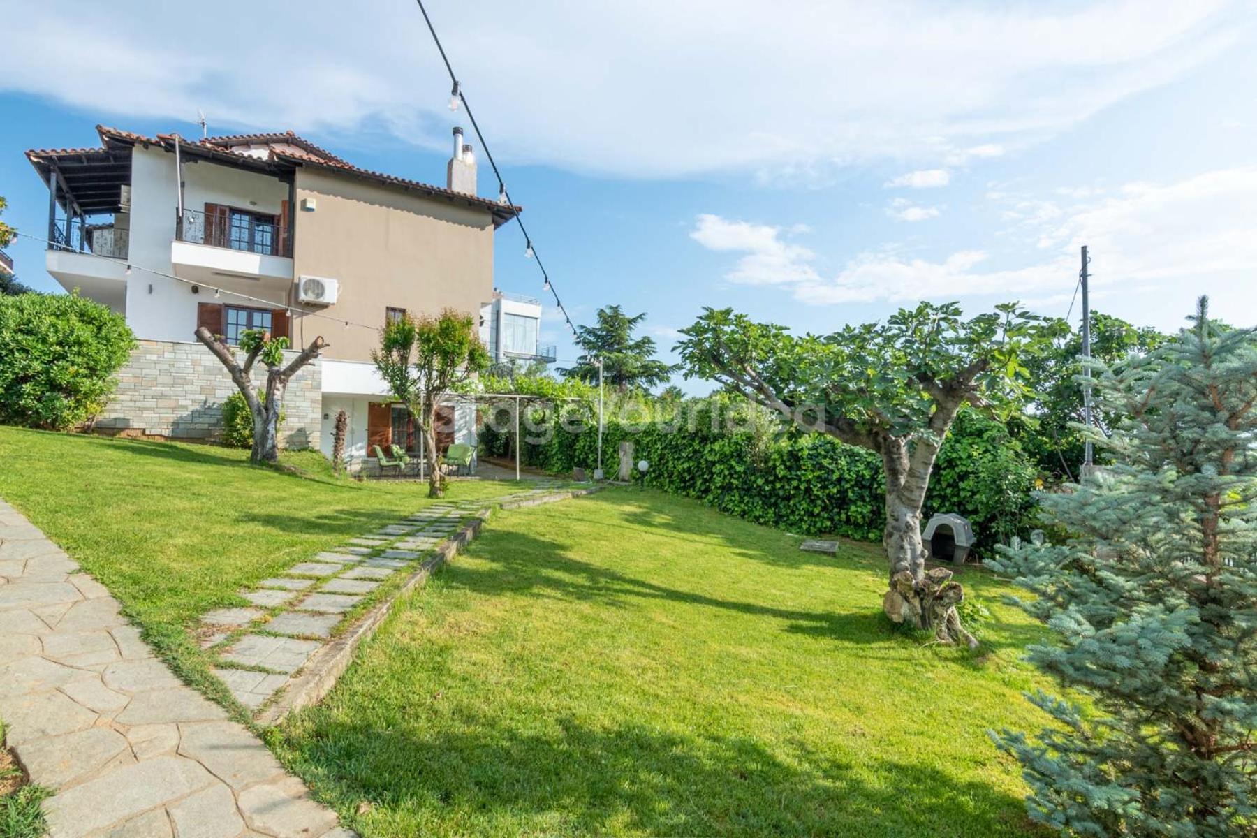 Τraditional Fully Detached Villa On A Luxurious Hillock Of Thessaloniki With Its Own Garden Also For Family & Wedding Gatherings For 10 To 25 People Only 15 Minutes From Airport Dış mekan fotoğraf